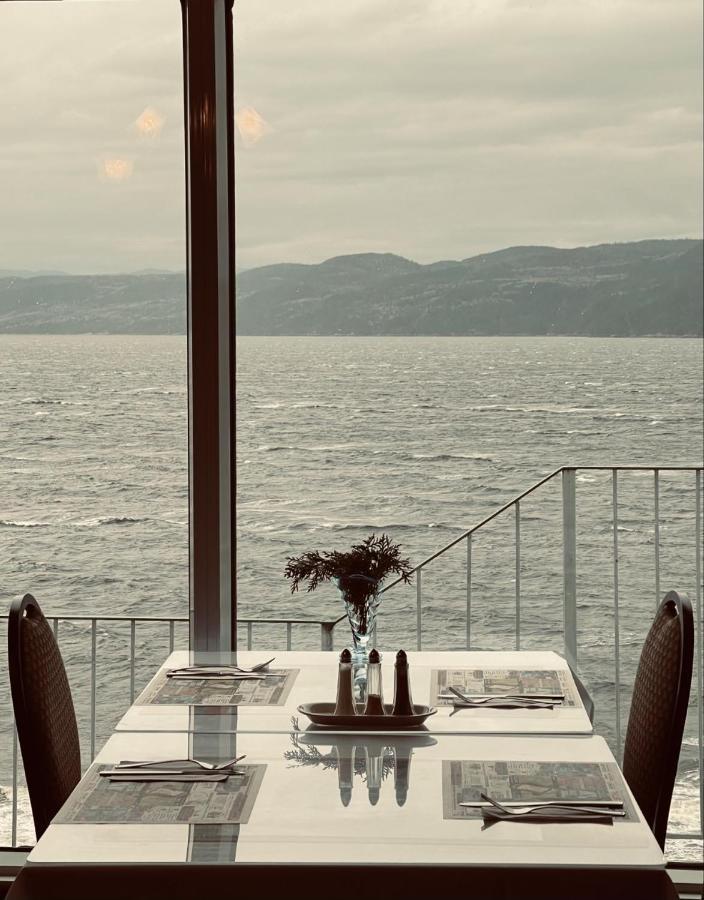Auberge De La Riviere Saguenay Ла-Бе Экстерьер фото