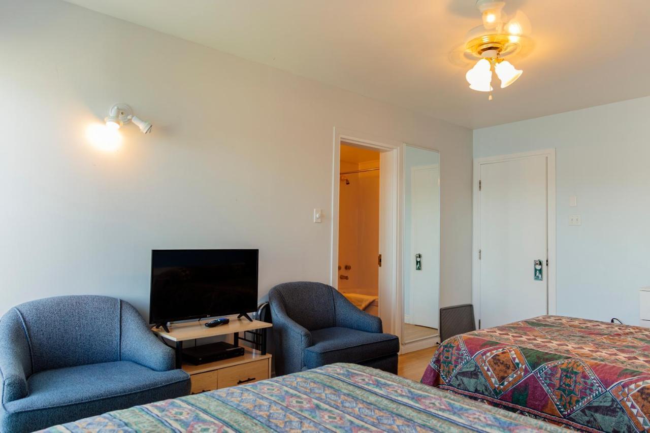 Auberge De La Riviere Saguenay Ла-Бе Экстерьер фото