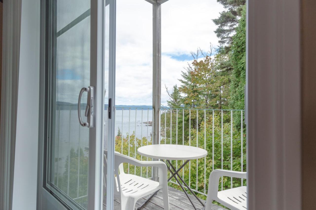 Auberge De La Riviere Saguenay Ла-Бе Экстерьер фото