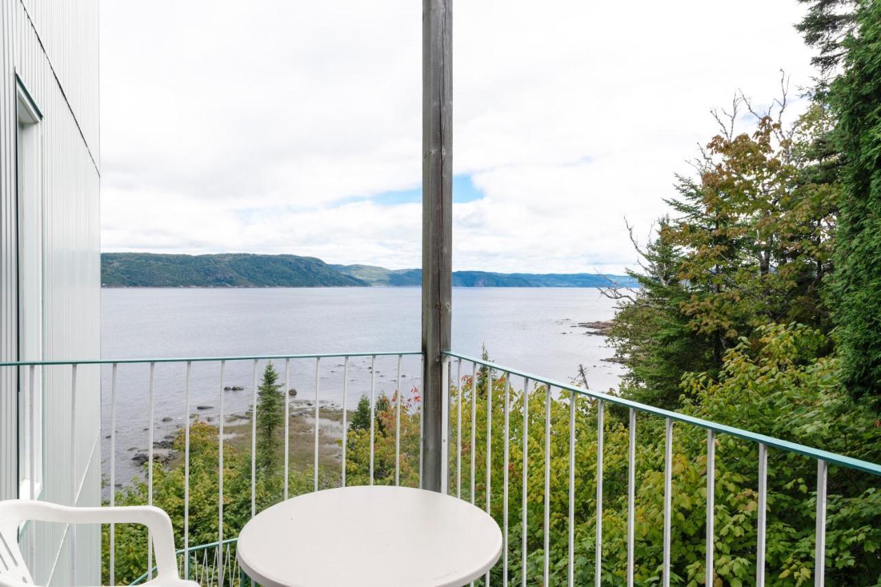 Auberge De La Riviere Saguenay Ла-Бе Экстерьер фото
