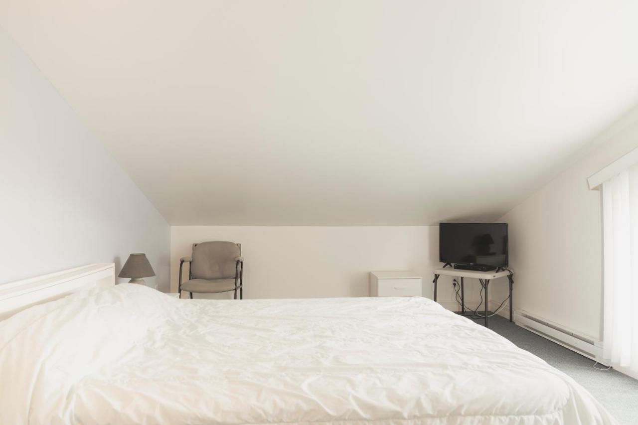 Auberge De La Riviere Saguenay Ла-Бе Экстерьер фото