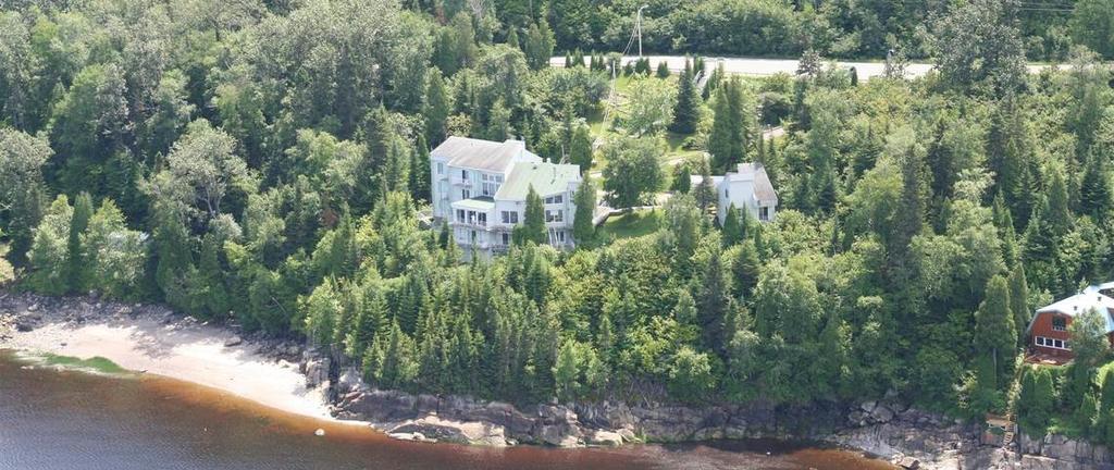 Auberge De La Riviere Saguenay Ла-Бе Экстерьер фото